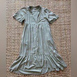 Light green maxi dress zara, loose fit